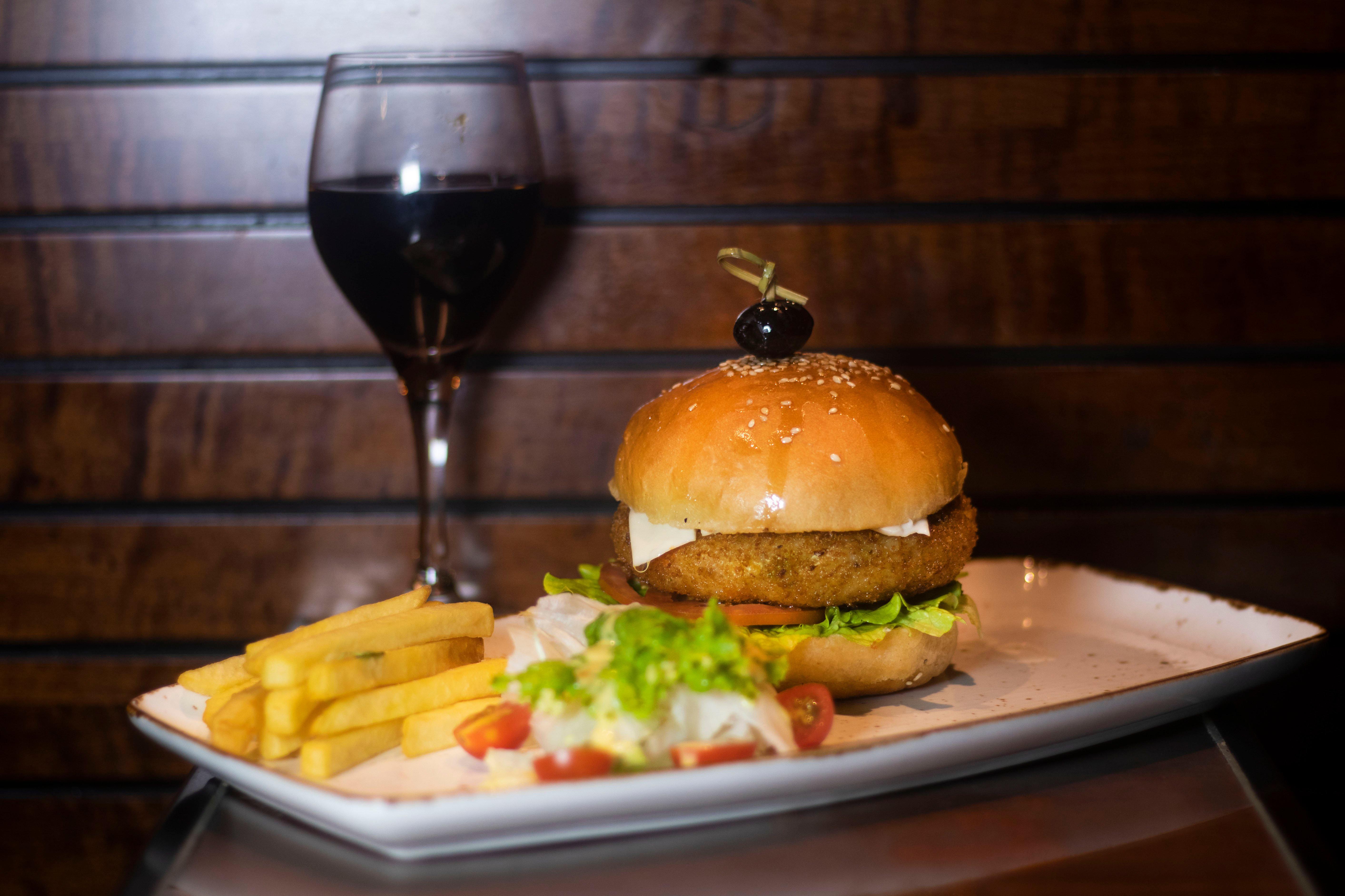 Holiday Inn Jaipur City Centre By Ihg Exterior photo A vegetarian burger