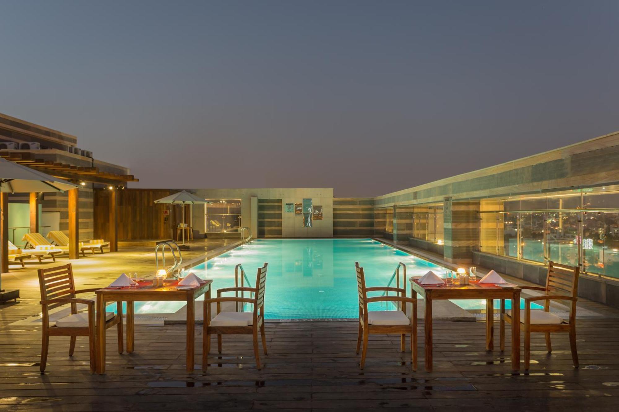 Holiday Inn Jaipur City Centre By Ihg Exterior photo Rooftop pool at the Park Hotel, New Delhi
